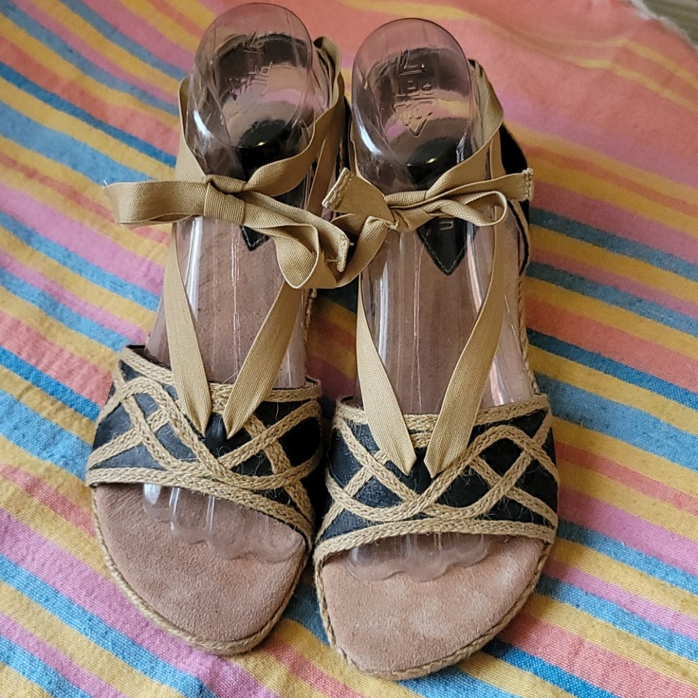 Clark's Artisan leather espadrilles size 6 1/2